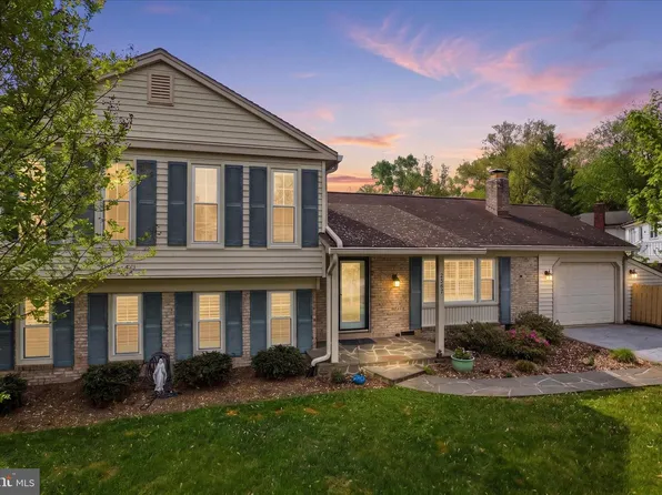 5457 Broadmoor St, Alexandria, VA 22315