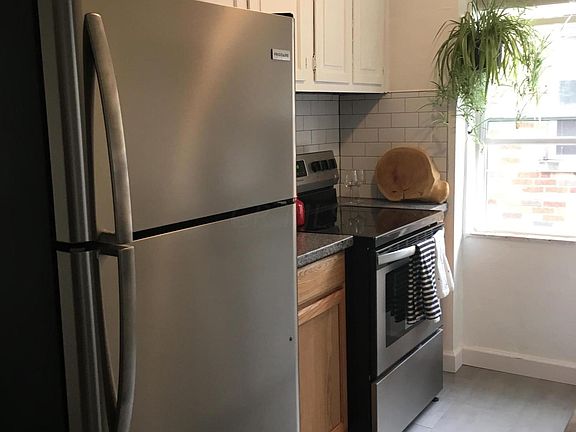 5th image of 1472 Forest St