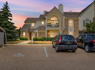 212 Oakbrooke Dr UNIT 2, South Lyon, MI 48178