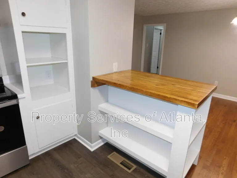 1170 Baker Ln — Photo 7
