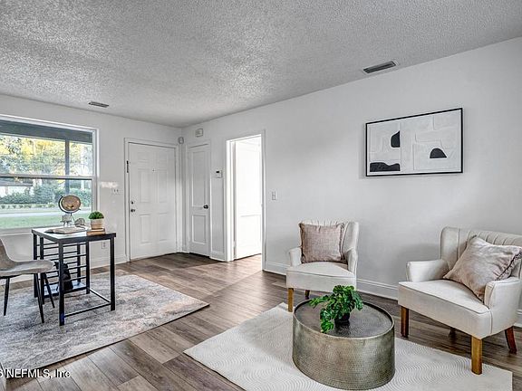 4th image of 1050 GLYNLEA Road