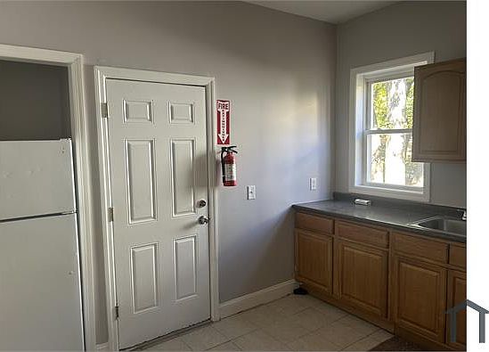 3rd image of 171 Seymour Ave Floor 2