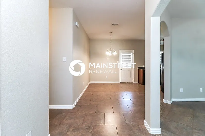 2408 Hawkwood Ct — Photo 2