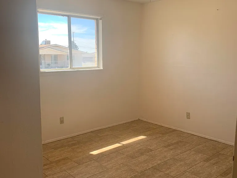 703 Hilton Ave — Photo 8