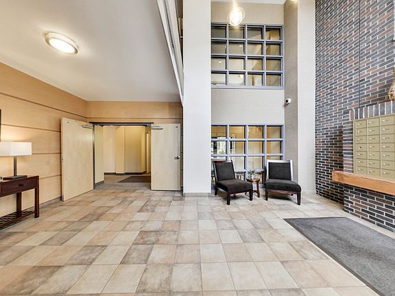 3rd image of 2565 Franklin Ave APT 111