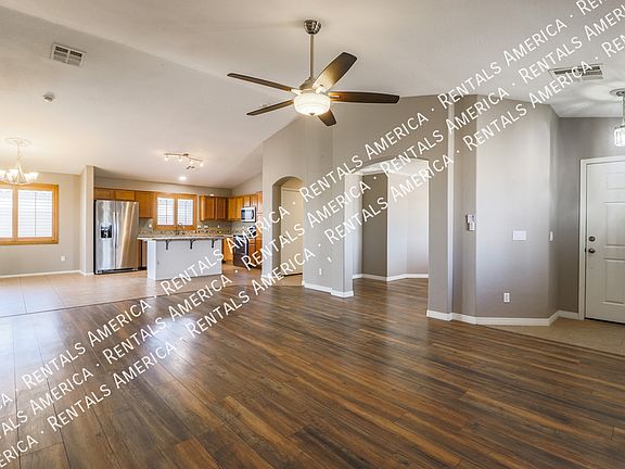 5th image of 2033 N Thunderbird Ave