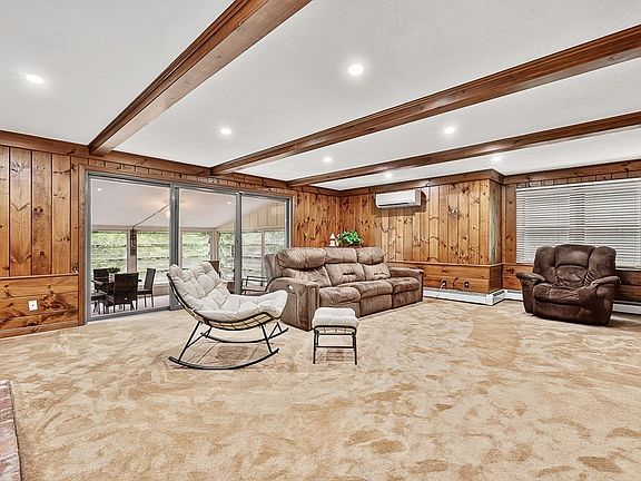 5th image of 240 Meadow Wood Dr