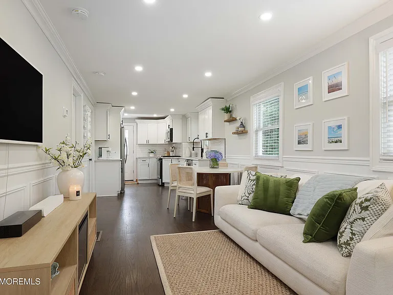 210 Linden Ave — Photo 8
