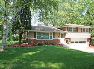 612 Lee Ct, Waukesha, WI 53186