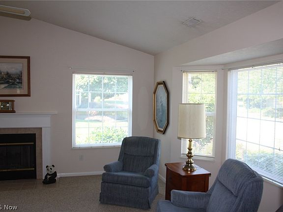 4th image of 718 Pebblecreek Dr