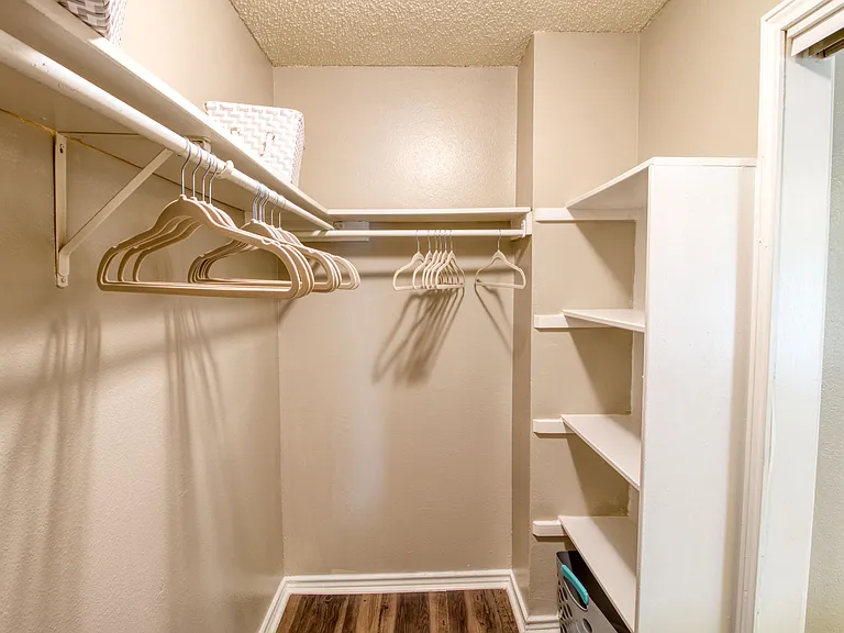 4000 HORIZON HILL APARTMENTS — Photo 18