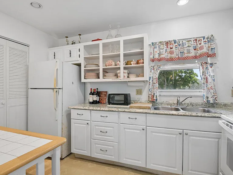 473 Lake Frances Dr — Photo 6