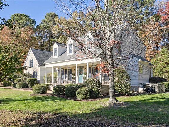 3rd image of 221 Darden Dr