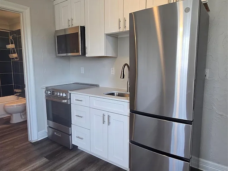 2740 Burlington Blvd — Photo 10