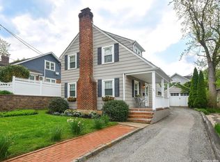 76 Bar Beach Rd, Port Washington, NY 11050