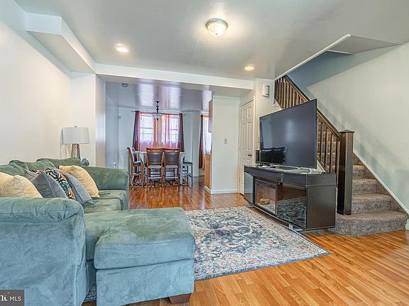 5th image of 2608 S Sylmar St