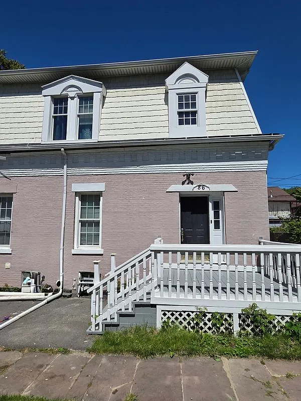 3 bed, 1.0 bath, 602 sqft, $1,600 — Photo 1