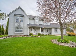 W153N5324 Plaza Dr, Menomonee Falls, WI 53051