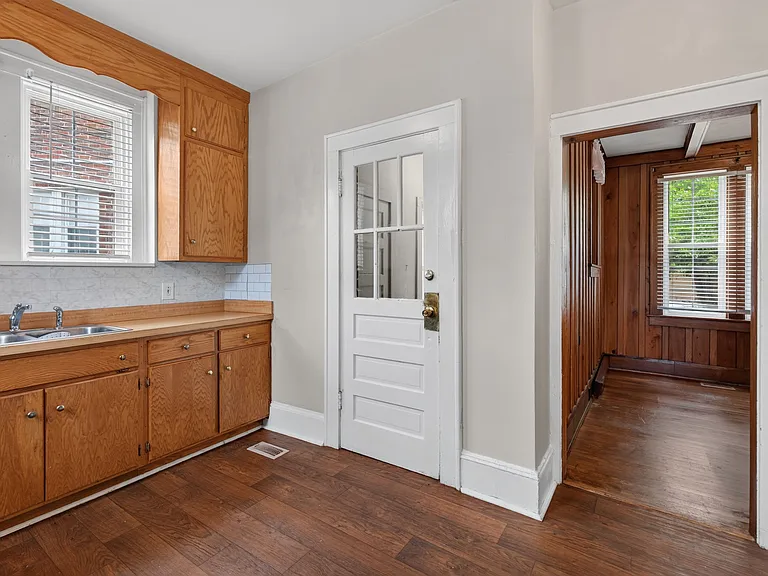 204 Bedford Pl #MAIN — Photo 17
