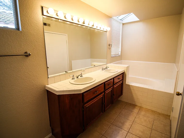 17716 Streamside Ln — Photo 11