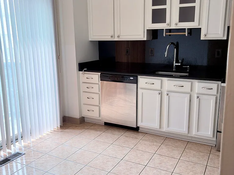 193 Abbotsford Ave #193 — Photo 2