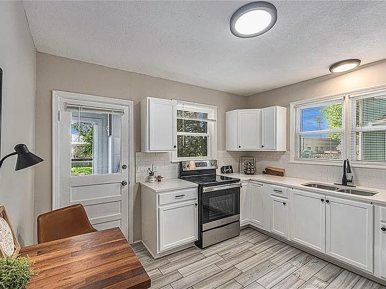 449 S Cherry St — Photo 4