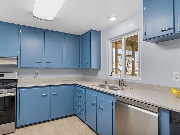 5th image of 2827 Dakota St NE