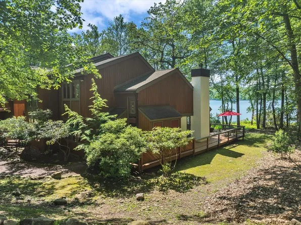 99 Ruffed Grouse Ct, Lake Harmony, PA 18624