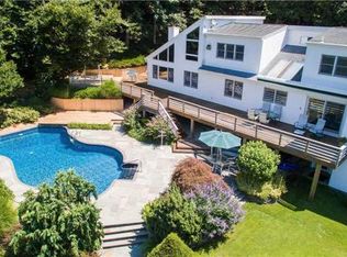 12 Silver Beech Ln, Baiting Hollow, NY 11933