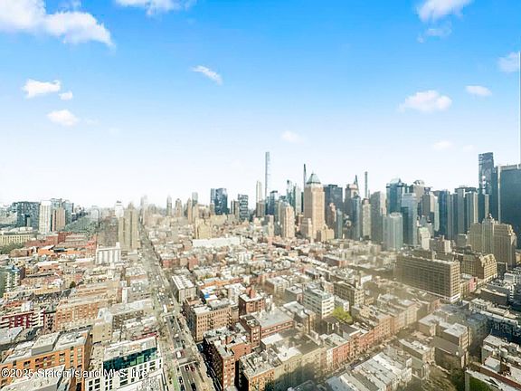 3rd image of 500 W 43rd St APT 21E