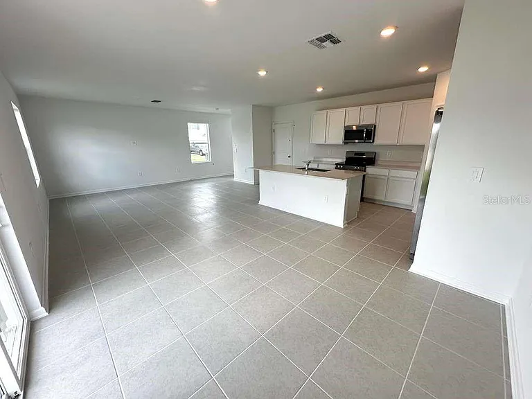 2154 Chris Dr — Photo 2