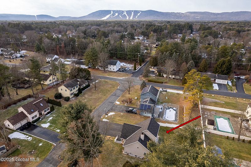 2nd image of 8 Maple Drive