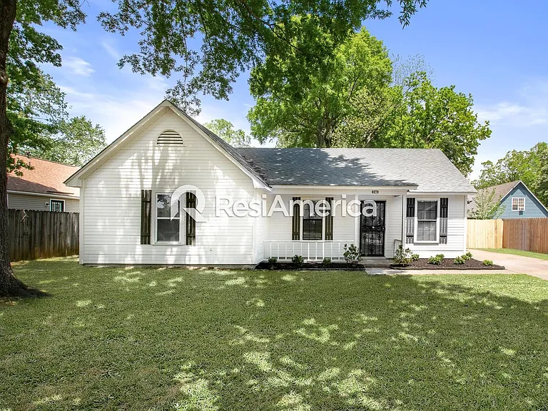 4470 Hunter Bay Dr — Photo 1