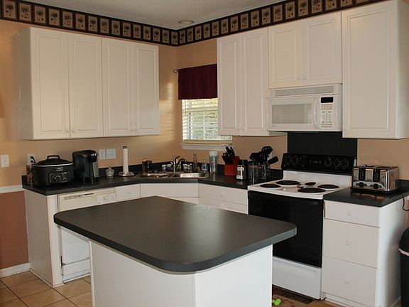 3rd image of 104 Creekside Dr