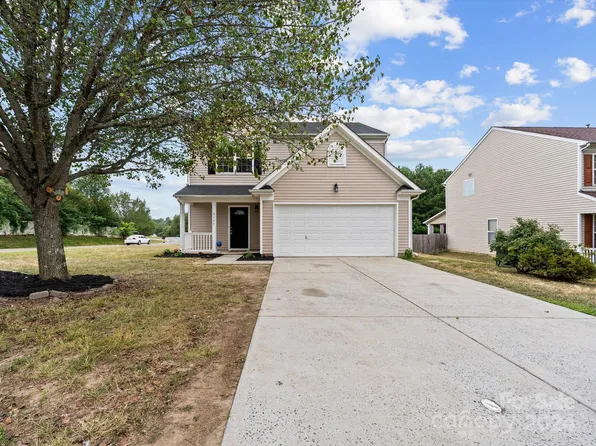 8903 Firestreak Dr, Charlotte, NC 28216