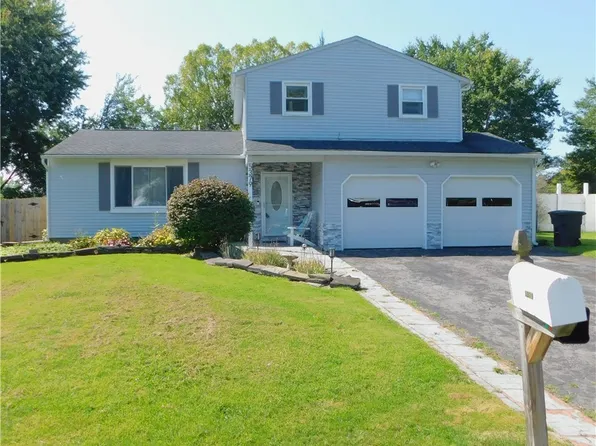 5379 Amalfi Dr, Clay, NY 13041