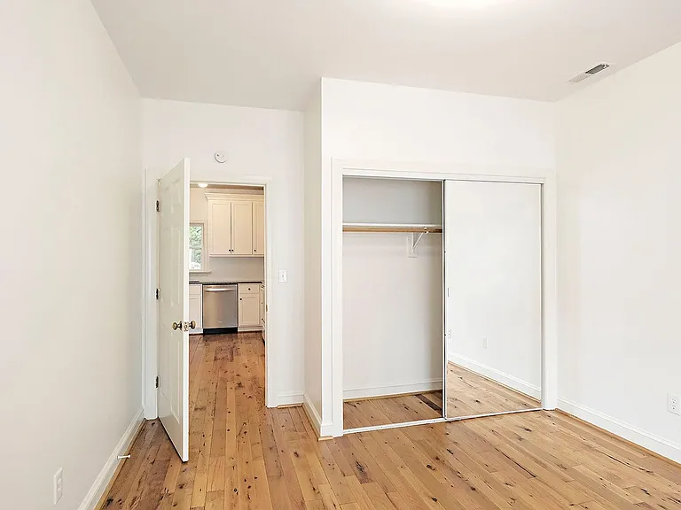 1201 Poplar St #B — Photo 5