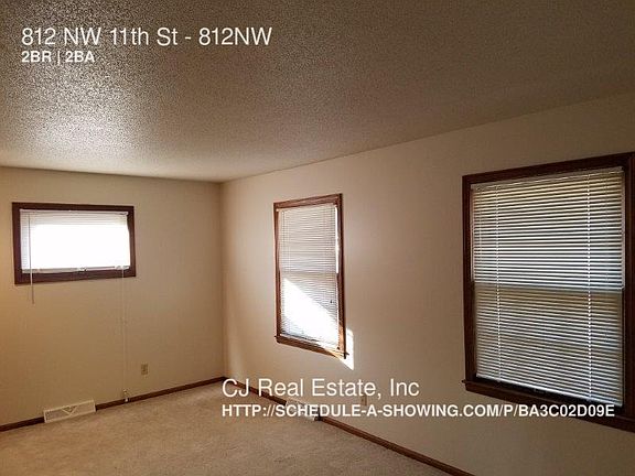 5th image of 812 NW 11th St #812NW