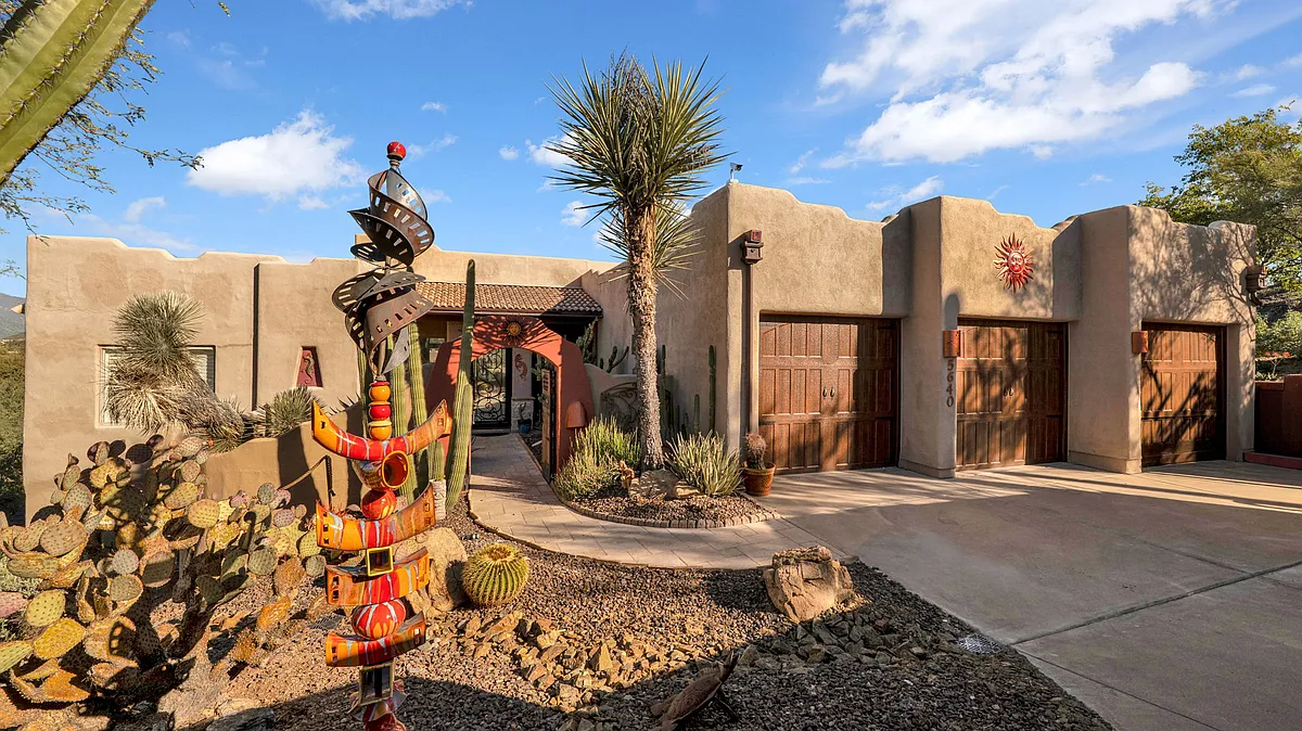Building Photo - 5640 E Miramonte Dr S