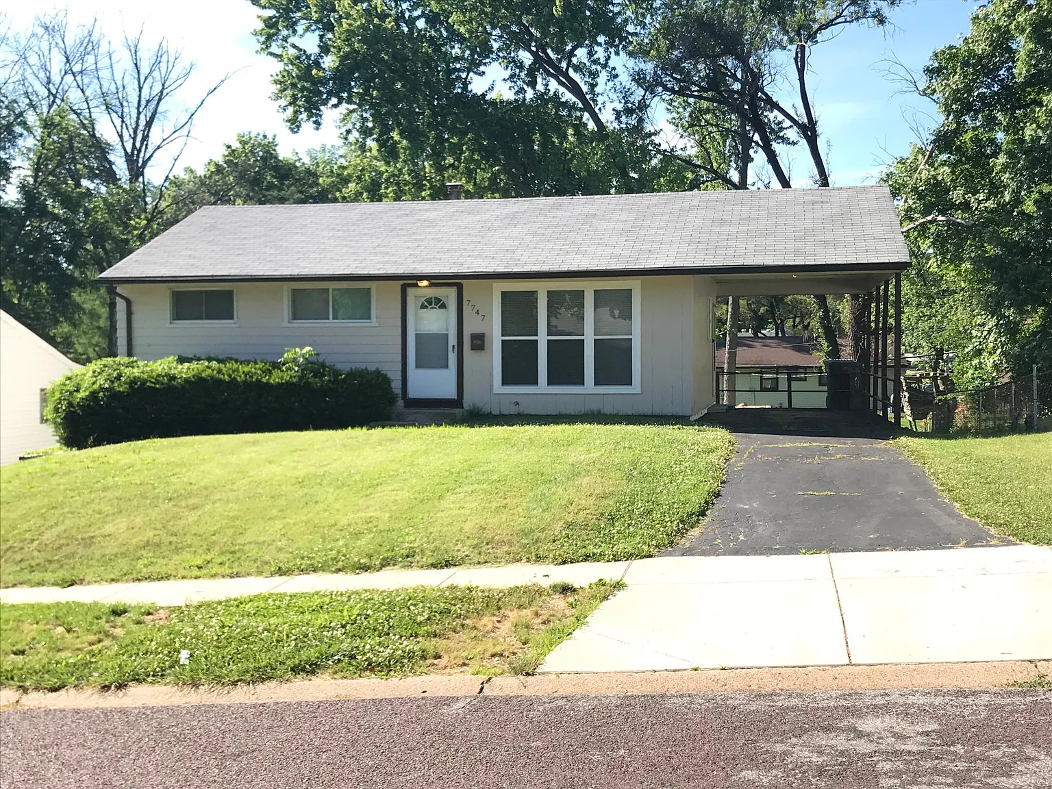 7747 Paddington Dr photo 1