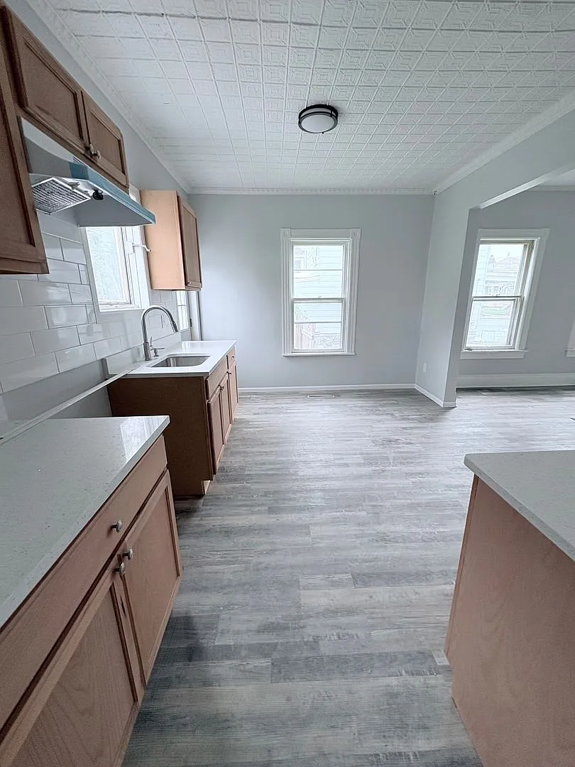 409 Healy Ave - 3 Bed 1 Bath — Photo 4