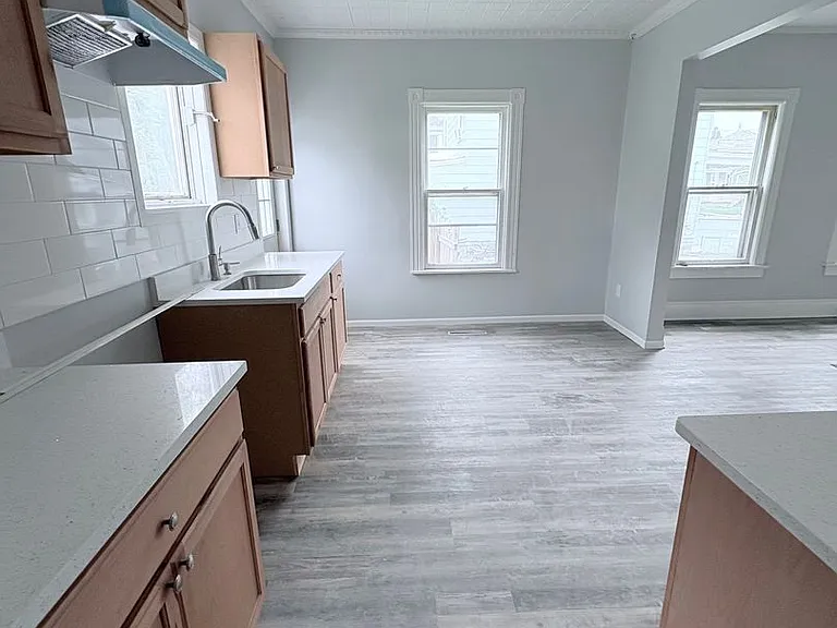 409 Healy Ave — Photo 4