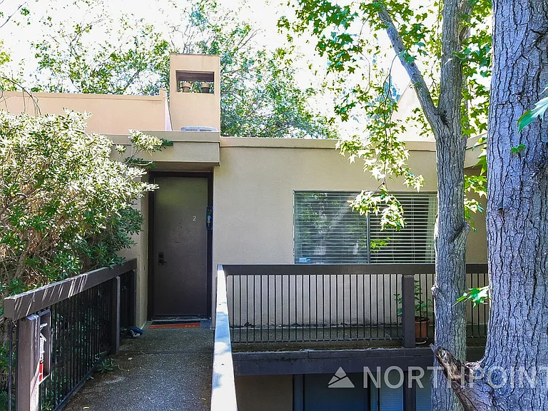 608 Woodside Sierra #2 — Photo 2