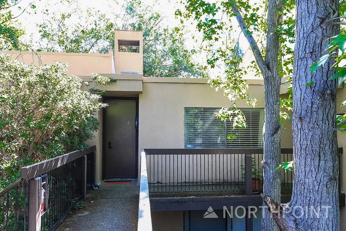 Building Photo - 608 Woodside Sierra #2