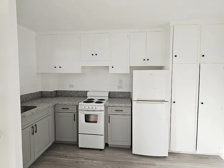 110 Lakeview Cir #104 — Photo 1