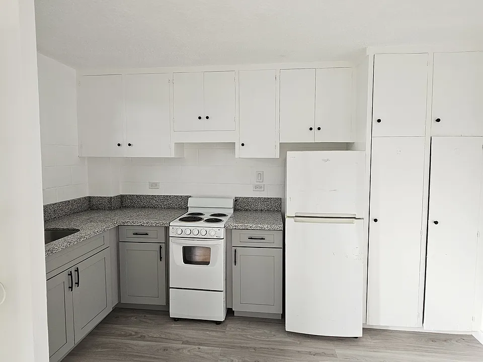 110 Lakeview Cir #104