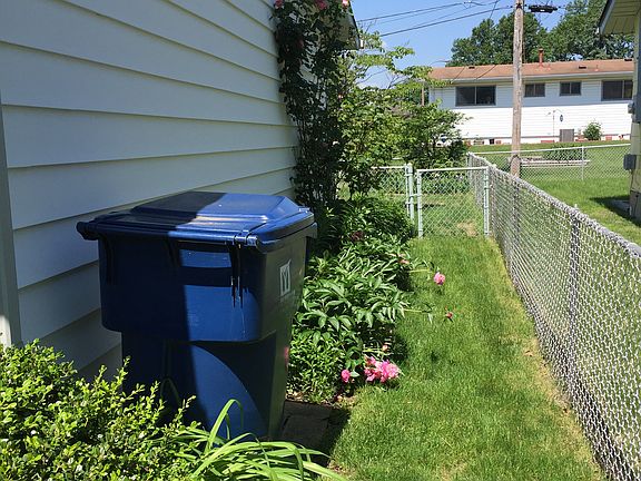 3rd image of 1565 Harkee Dr