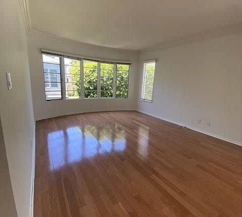 4th image of 154 N Sycamore Ave APT 4
