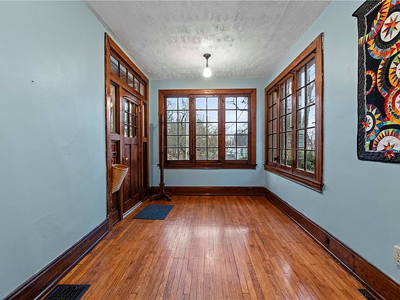 4th image of 705 Washington Ave