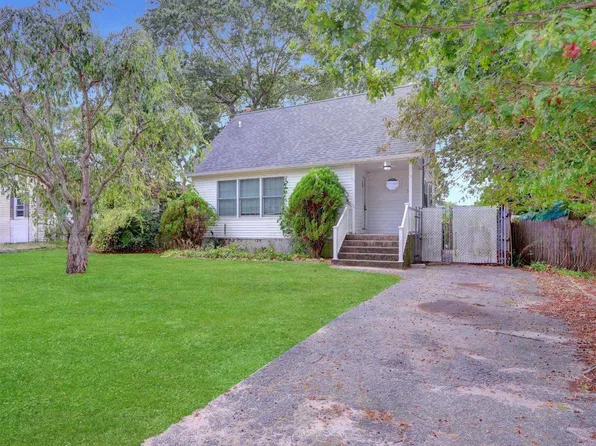 22 Pennwood Drive, Mastic Beach, NY 11951